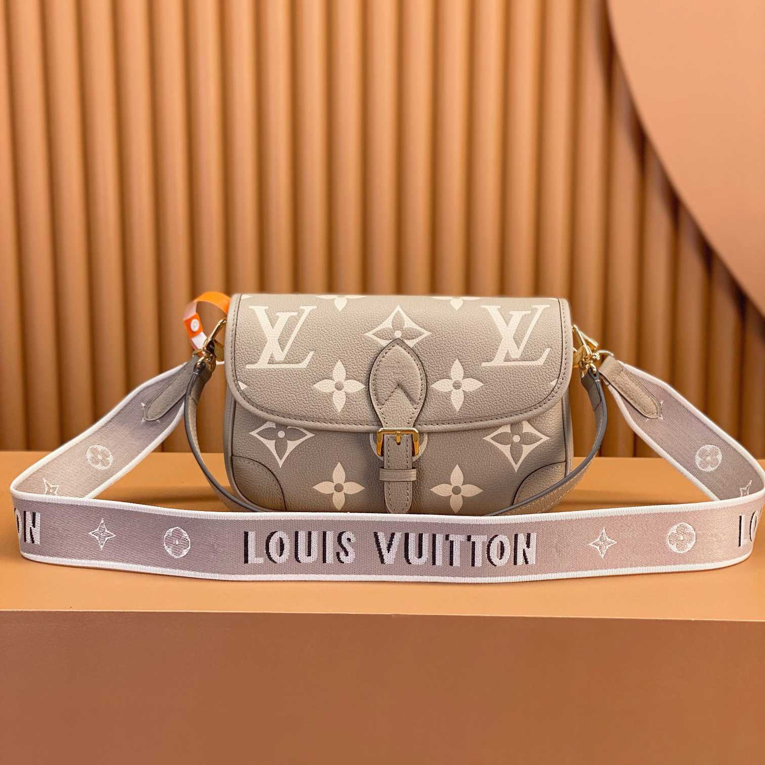 Louis Vuitton Diane (23 x 16 x 8.5cm)  M46583 - DesignerGu