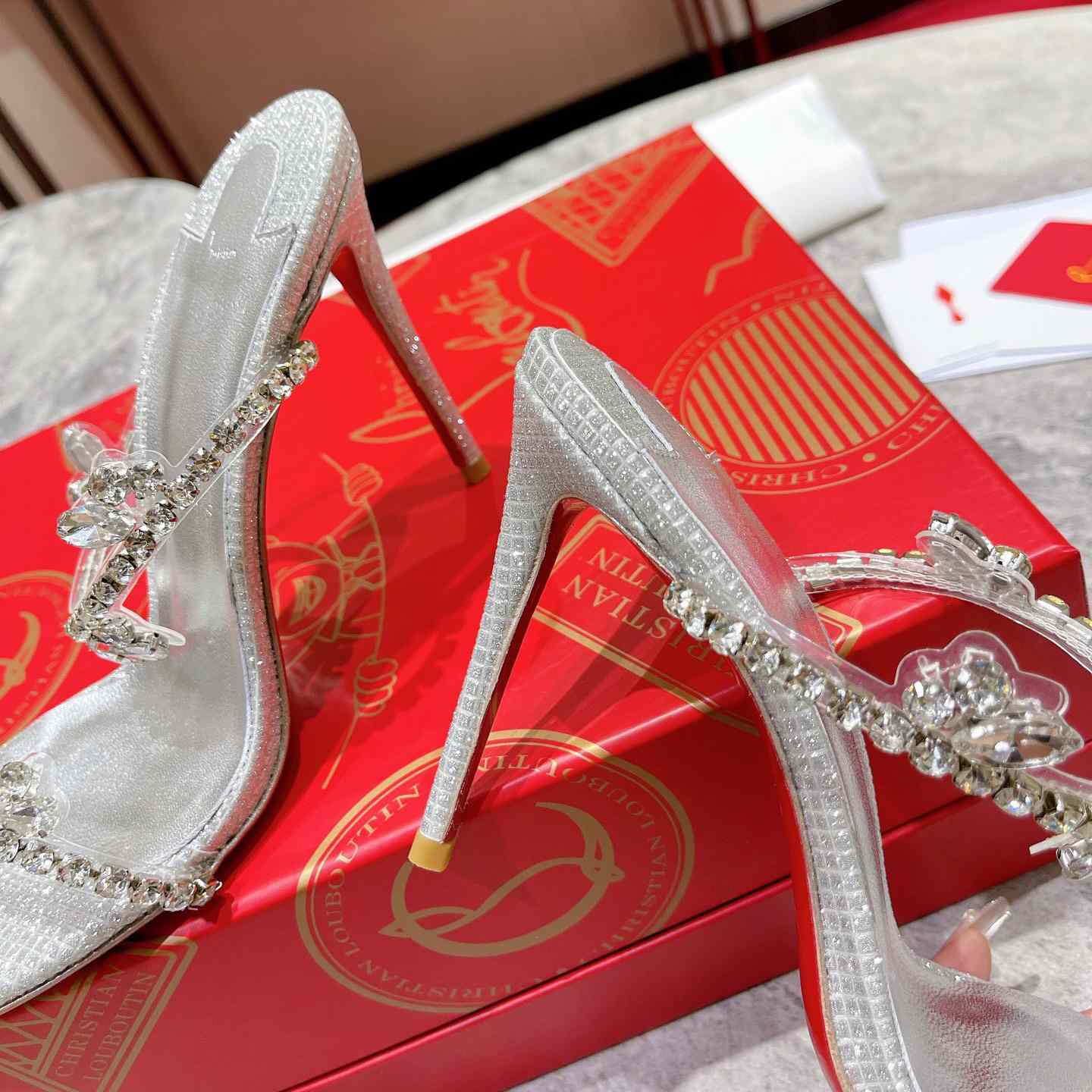 Christian Louboutin Just Queen - DesignerGu