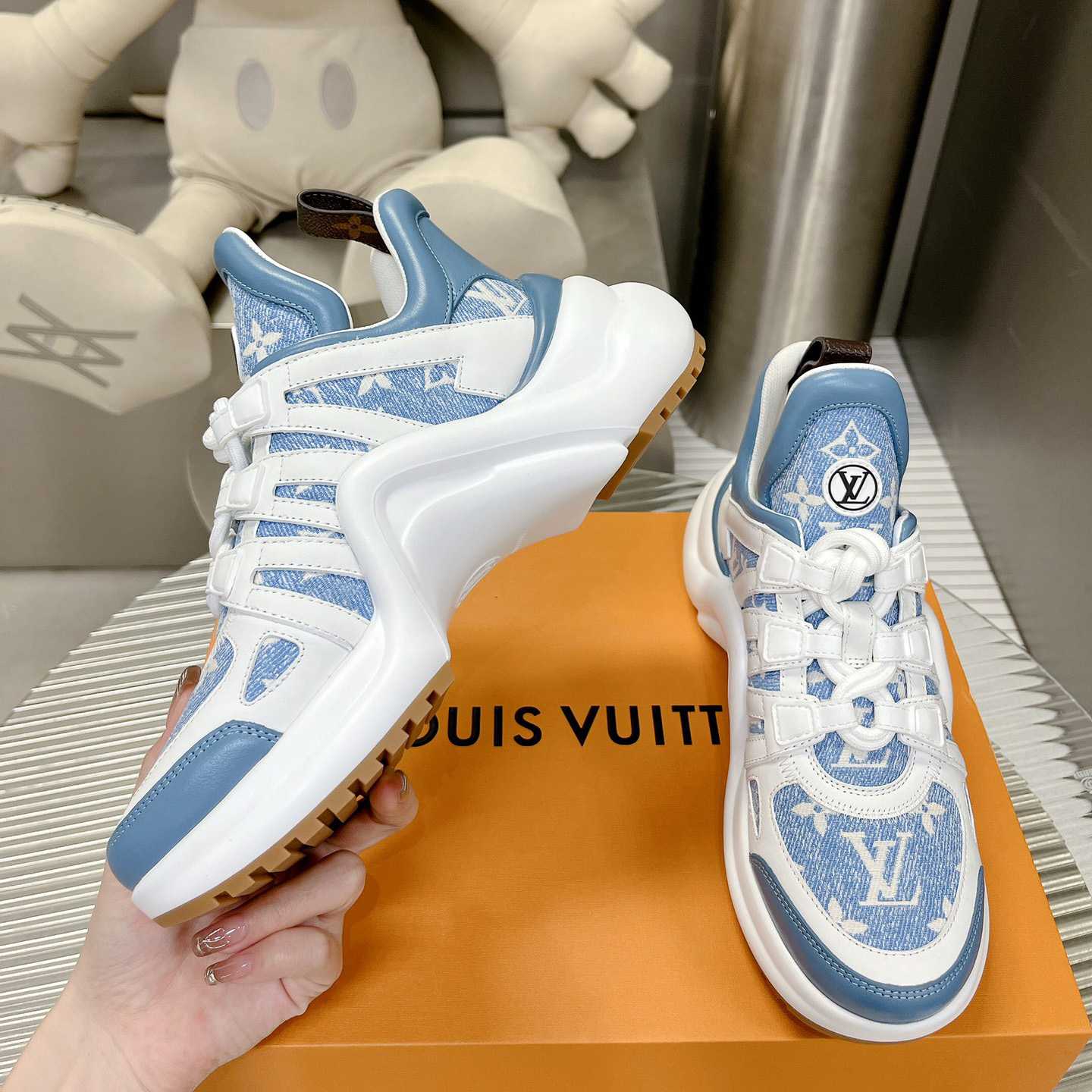 Louis Vuitton LV Archlight Sneaker     1AB30T - DesignerGu