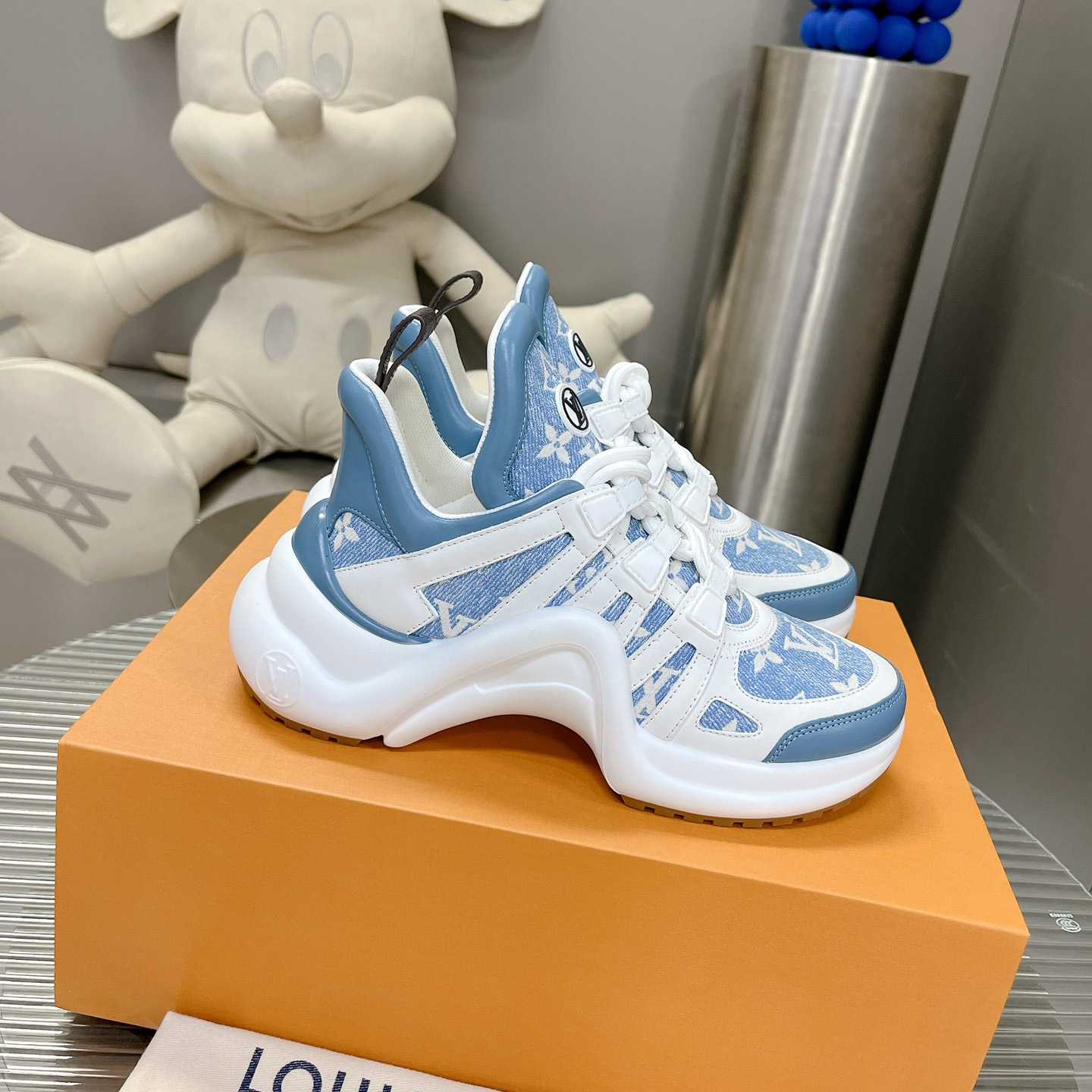 Louis Vuitton LV Archlight Sneaker     1AB30T - DesignerGu