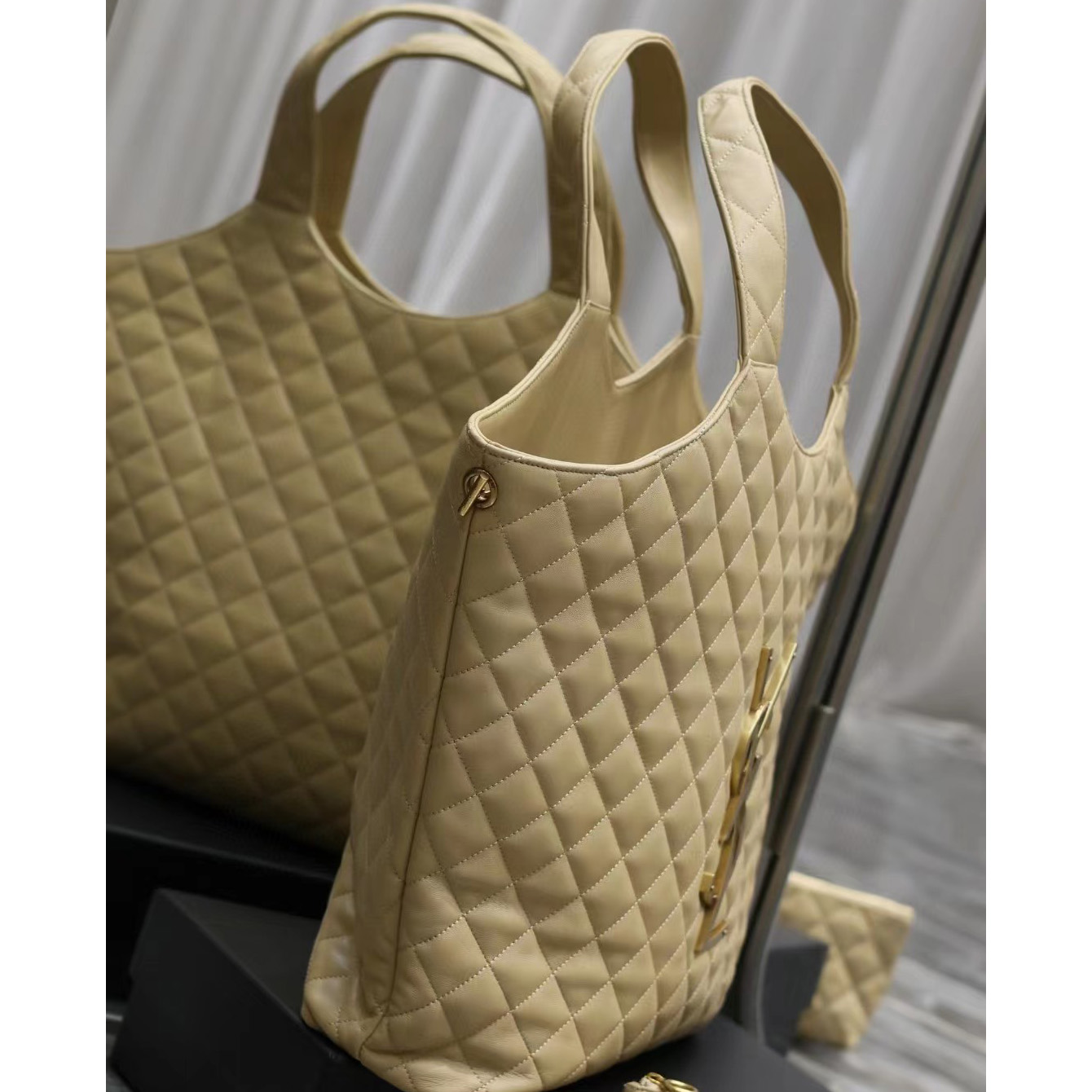 Saint Laurent Icare Extra large Embellished Quilted Leather Tote (58-34-8cm) - DesignerGu