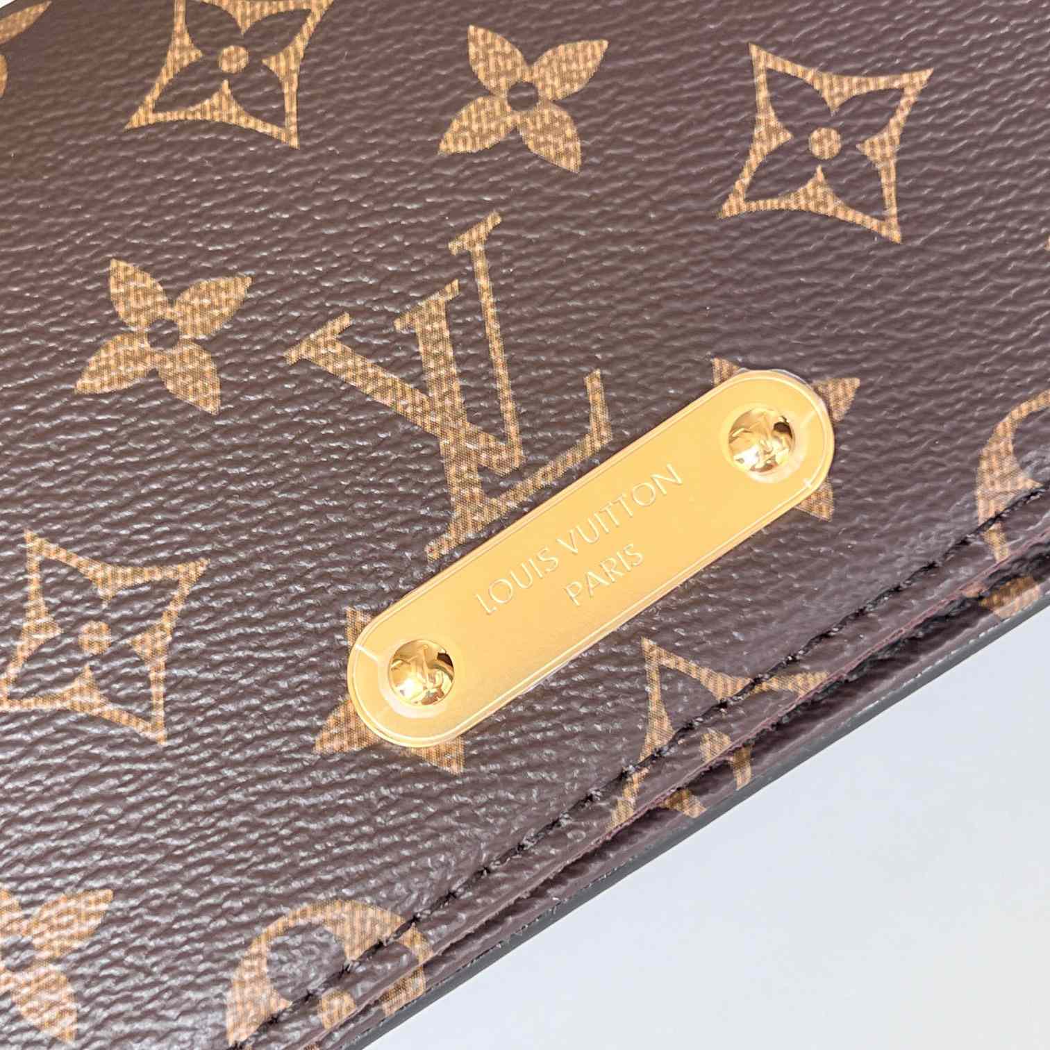 Louis Vuitton Wallet On Chain Lily (20.7 x 10.2 x 3.5cm)   M82509 - DesignerGu