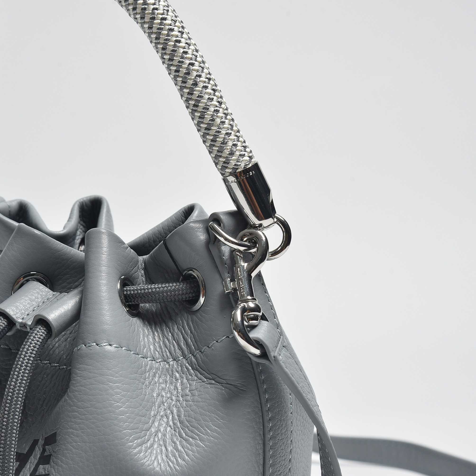 Marc Jacobs Women's Leather The Bucket Bag  - DesignerGu