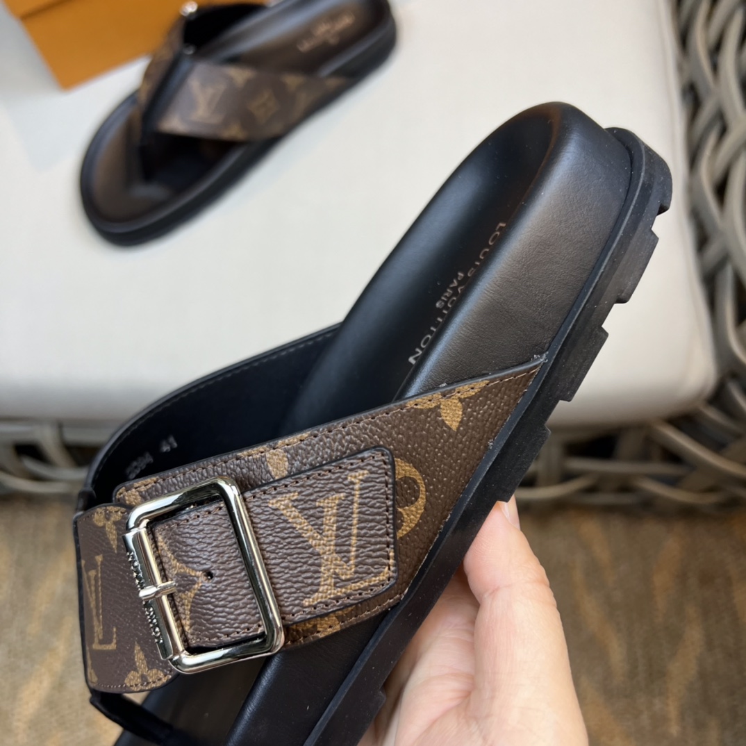 Louis Vuitton Flip Flops - DesignerGu