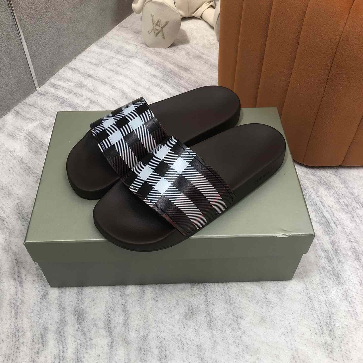 Burberry Check Print Slides - DesignerGu