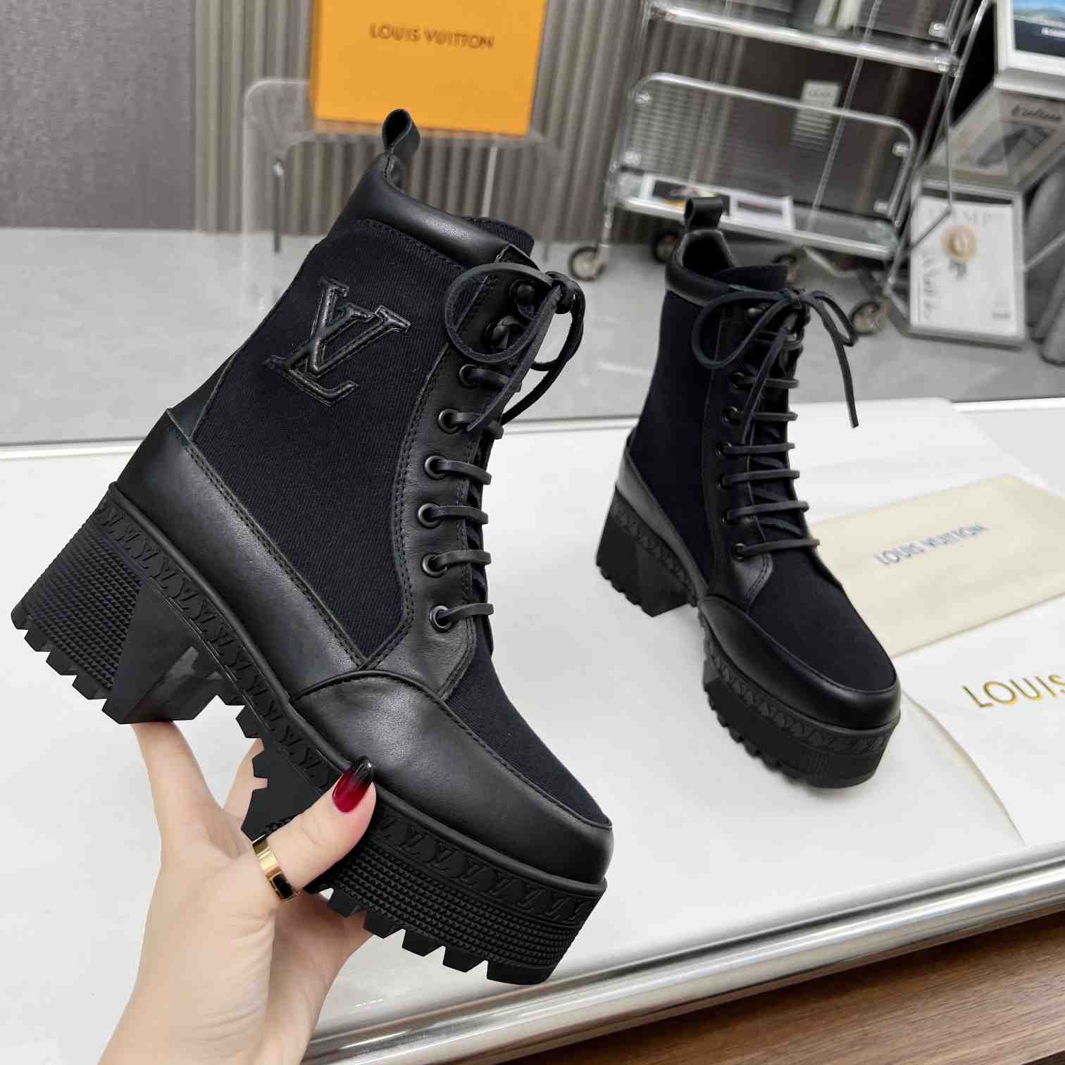 Louis Vuitton Laureate Platform Desert Boot - DesignerGu