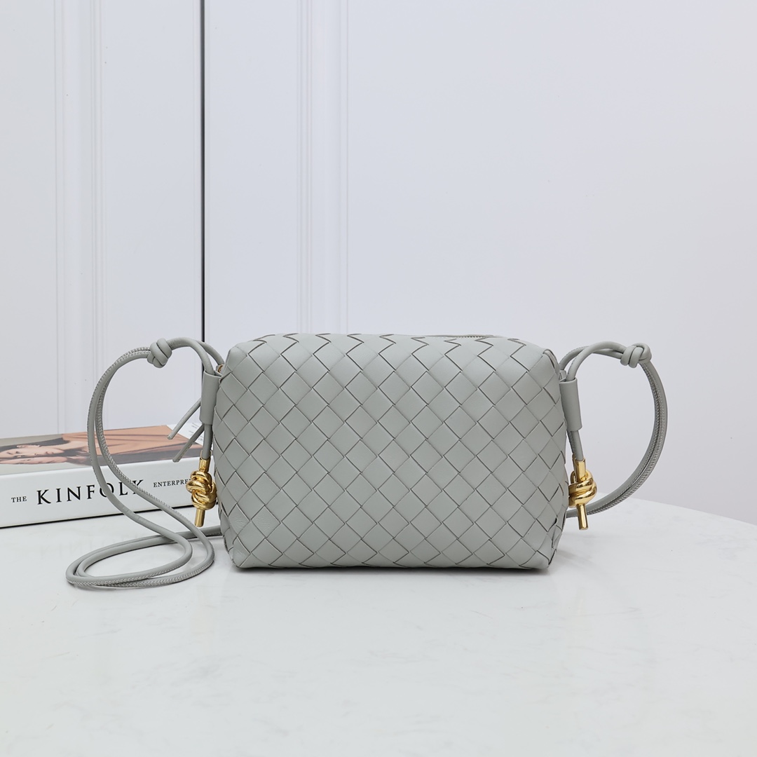 Bottega Veneta Small Loop Camera Bag - DesignerGu