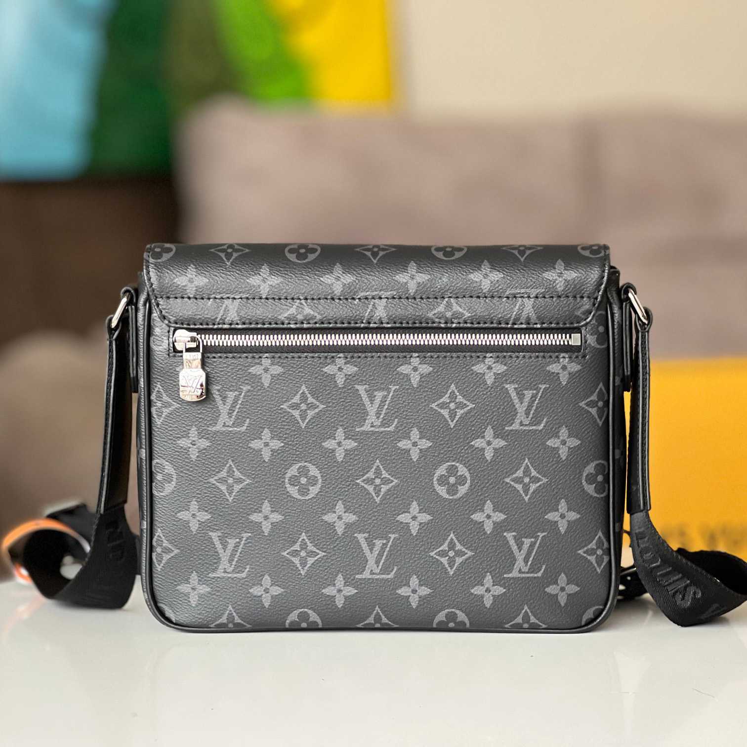 Louis Vuitton District PM (26 x 20 x 7cm)   M46255 - DesignerGu