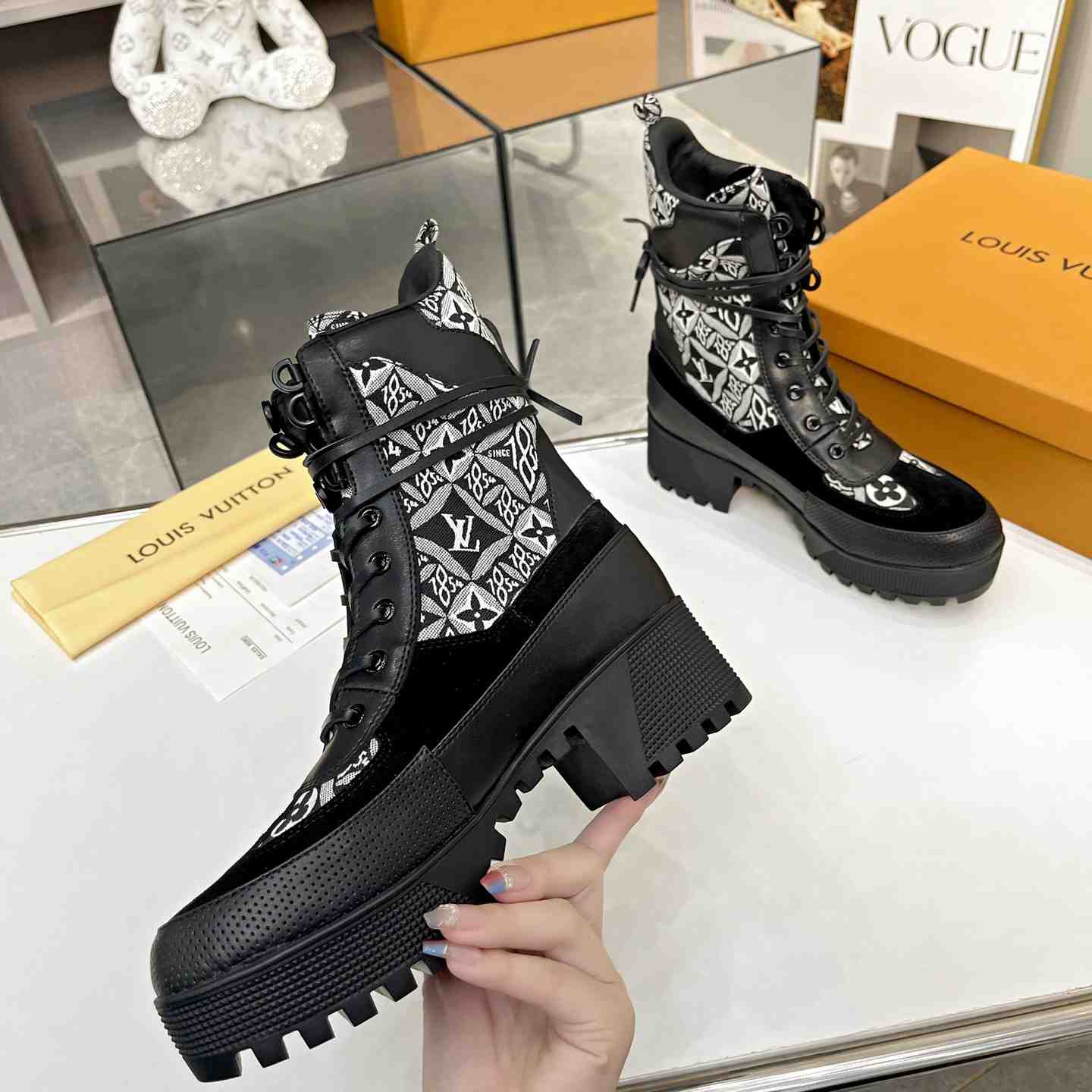 Louis Vuitton Laureate Platform Desert Boots  - DesignerGu