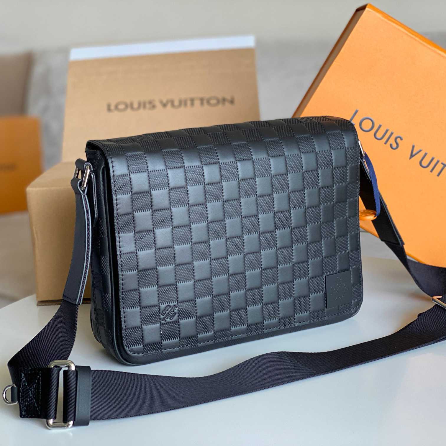 Louis Vuitton District PM (26 x 20 x 7cm)   N42711 - DesignerGu