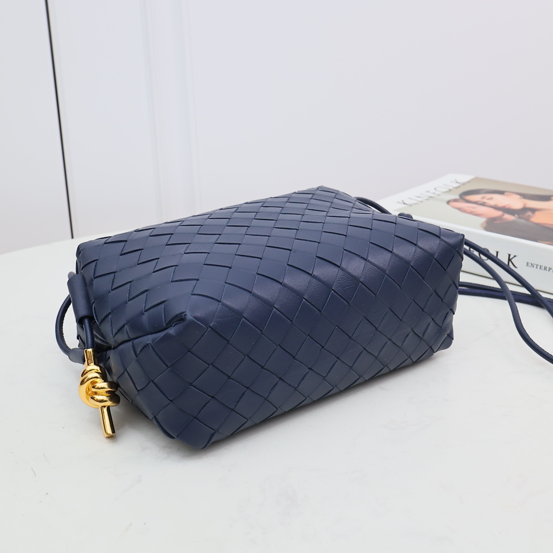 Bottega Veneta Small Loop Camera Bag - DesignerGu