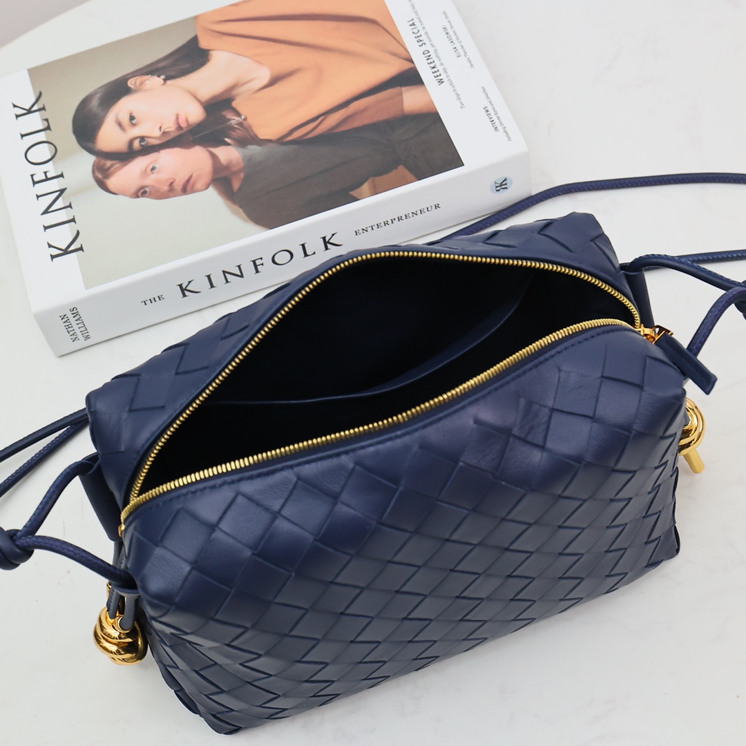 Bottega Veneta Small Loop Camera Bag - DesignerGu