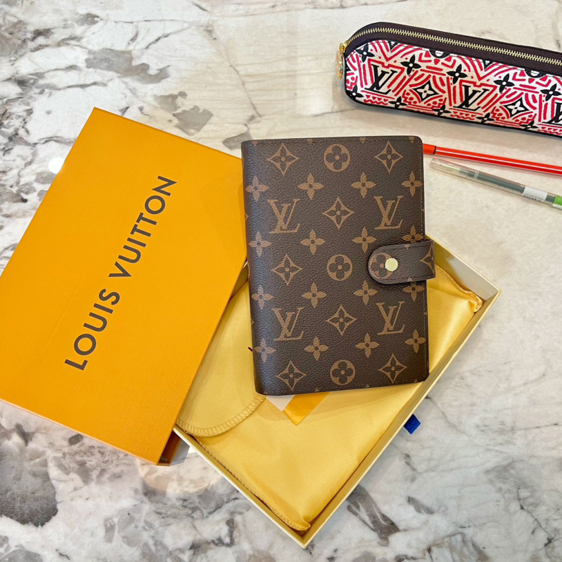 Louis Vuitton Medium Ring Agenda Cover (19x 14 cm) - DesignerGu