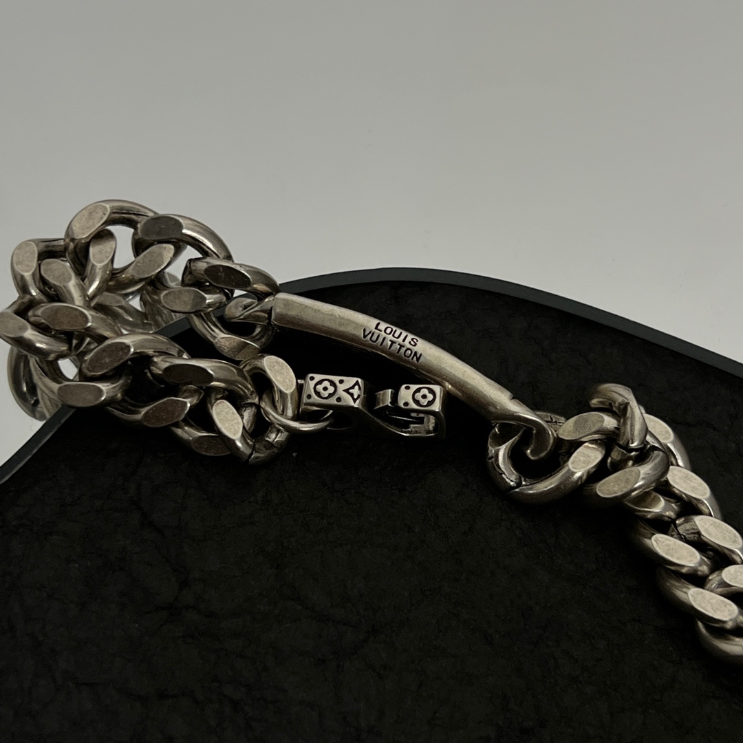 Louis Vuitton LV Epi Bracelet - DesignerGu