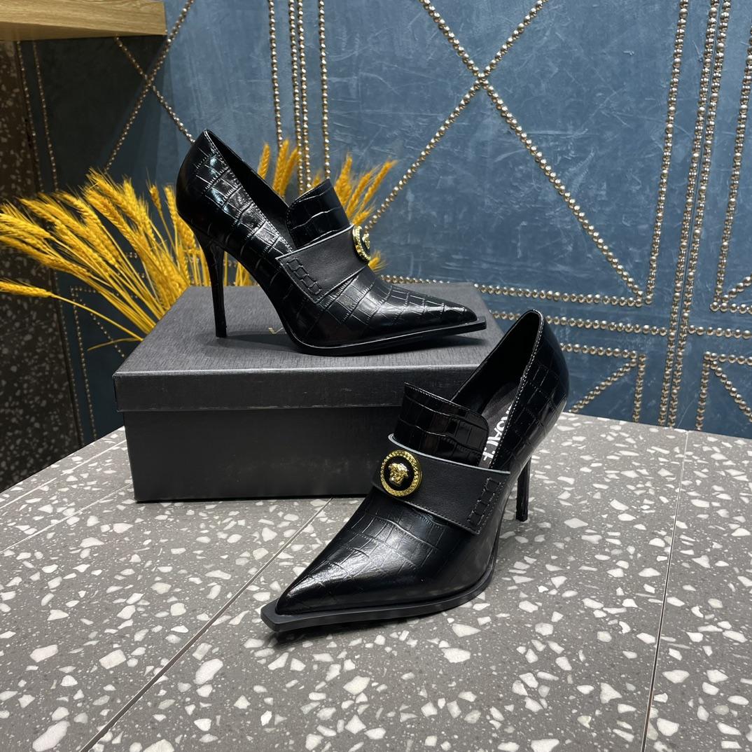 Versace Alia Pumps - DesignerGu