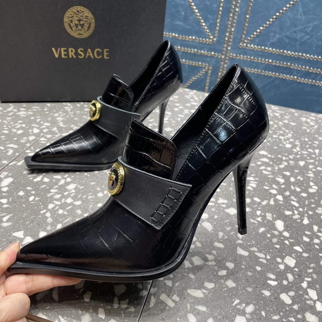 Versace Alia Pumps - DesignerGu