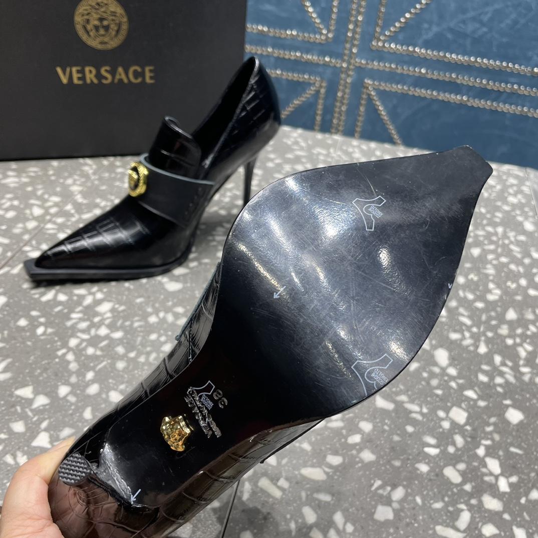 Versace Alia Pumps - DesignerGu