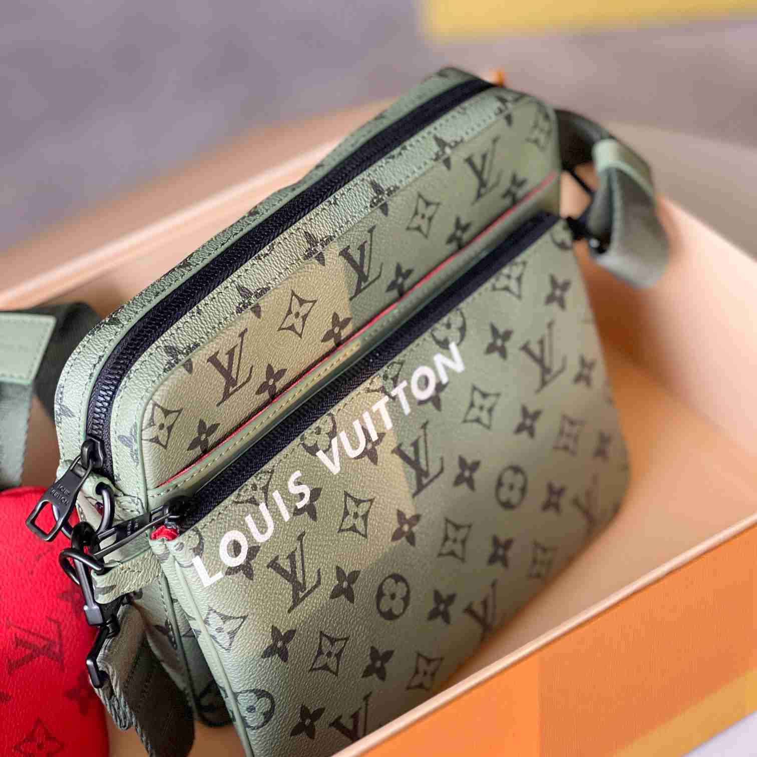 Louis Vuitton Trio Messenger   M23783 - DesignerGu