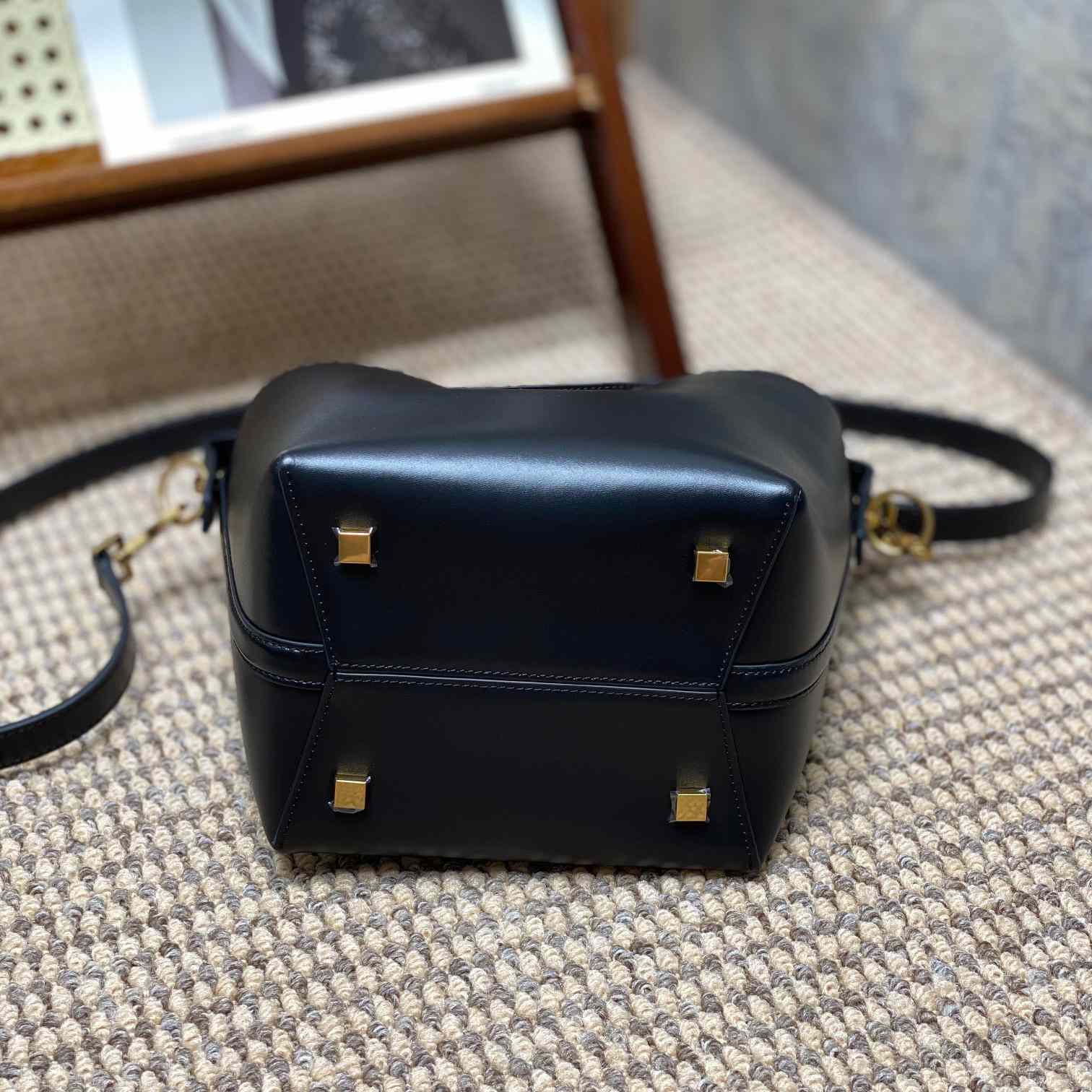 Saint Laurent Le 37 Small In Shiny Leather - DesignerGu