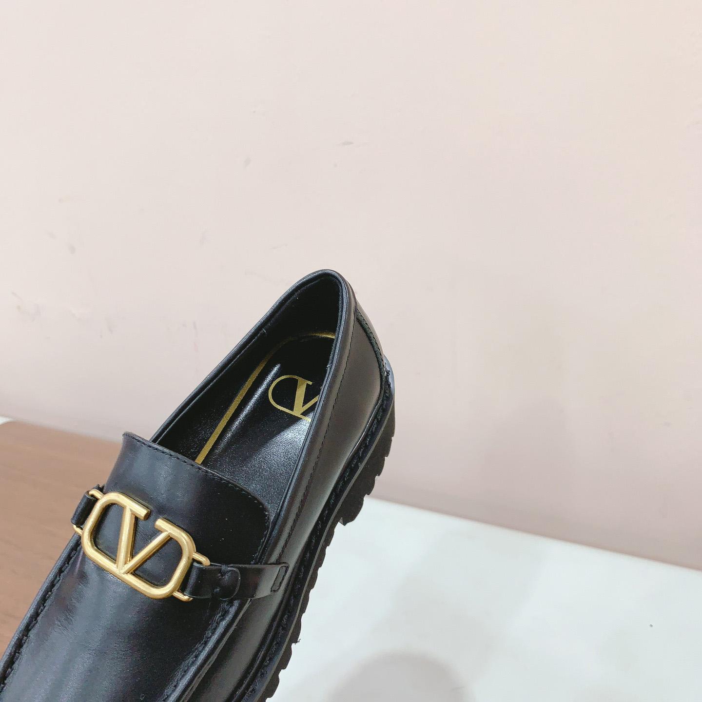 Valenti Garavani Vlogo Leather Loafer - DesignerGu