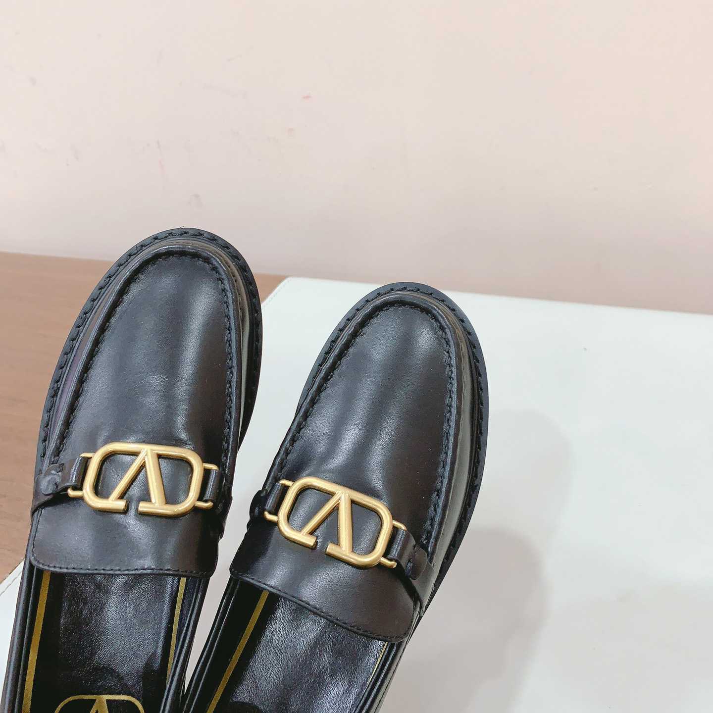 Valenti Garavani Vlogo Leather Loafer - DesignerGu