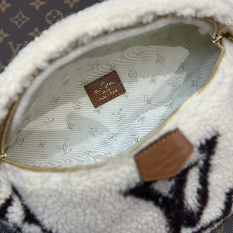 Louis Vuitton LV SKI Bumbag   M23715 - DesignerGu