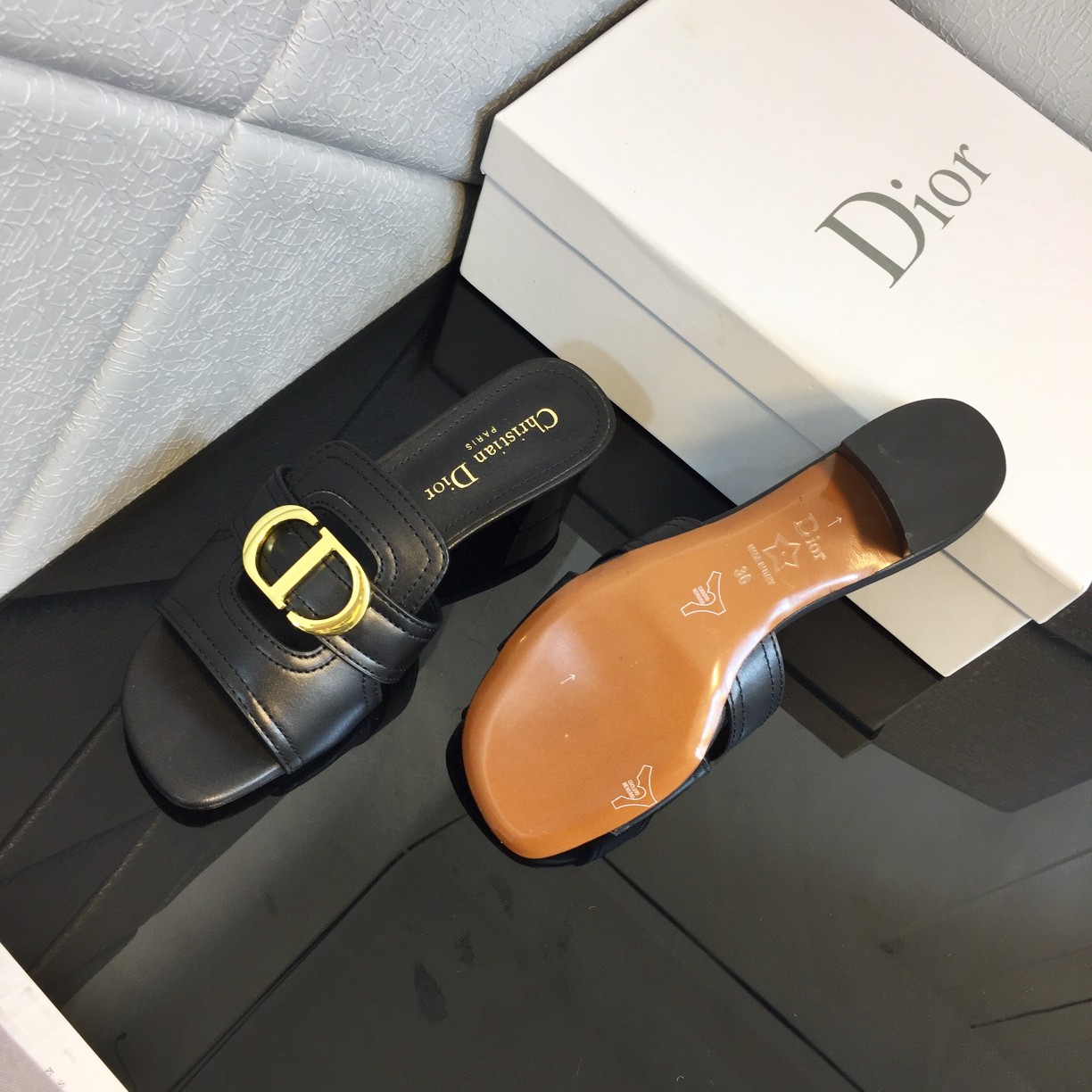 Dior 30 Montaigne Heeled Slide - DesignerGu