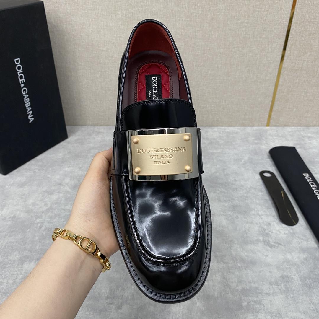 Dolce & Gabbana Bernini Logo-plaque Leather Loafers In Black - DesignerGu