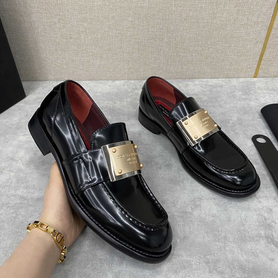 Dolce & Gabbana Bernini Logo-plaque Leather Loafers In Black - DesignerGu