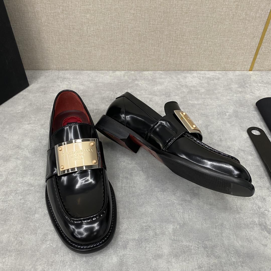 Dolce & Gabbana Bernini Logo-plaque Leather Loafers In Black - DesignerGu