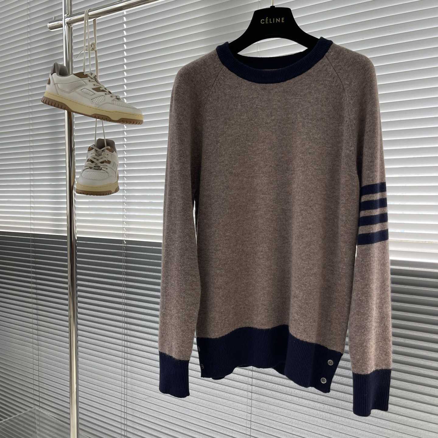 Thom Browne Shetland Wool Raglan 4-bar Crew Neck Pullover - DesignerGu