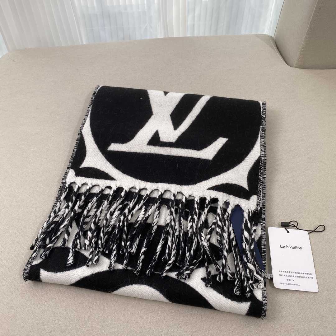 Louis Vuitton LV Medallion Scarf - DesignerGu