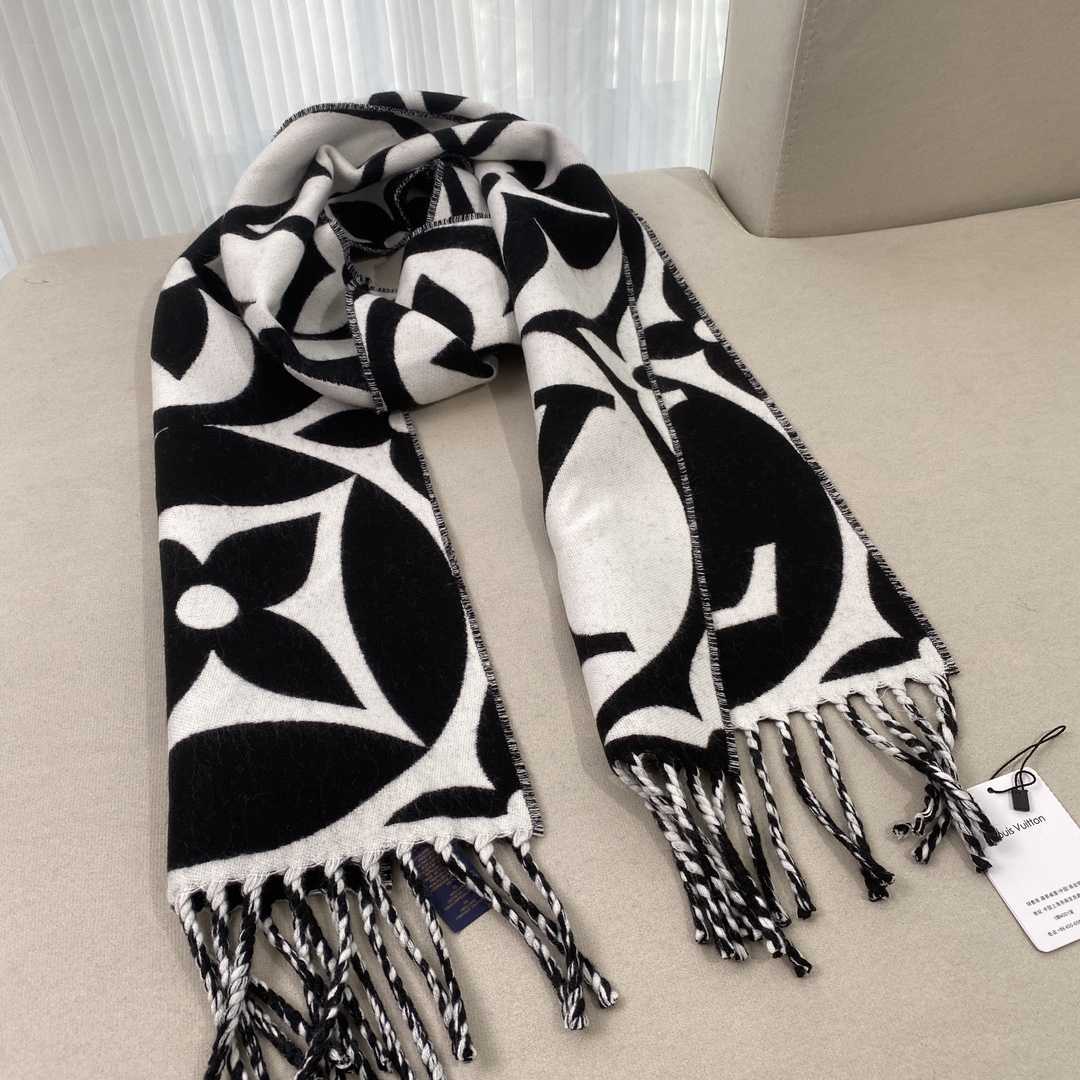 Louis Vuitton LV Medallion Scarf - DesignerGu