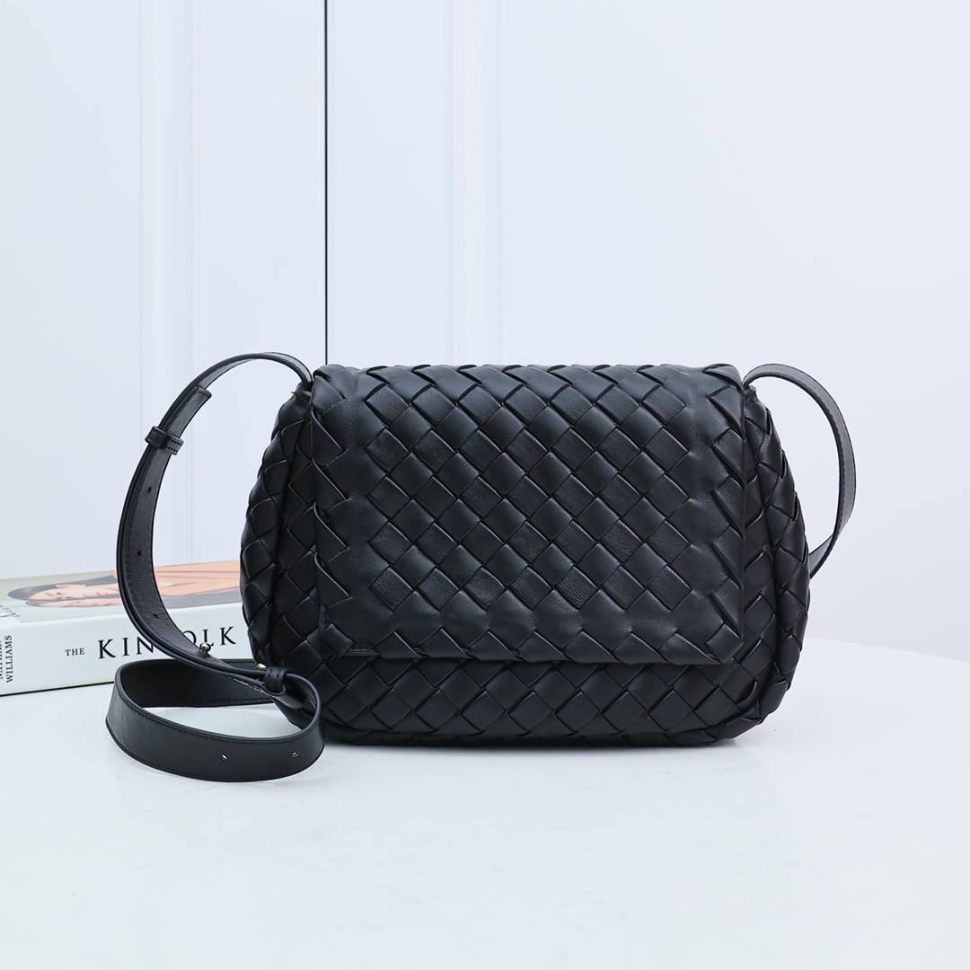 Bottega Veneta Small Cobble Messenger - DesignerGu