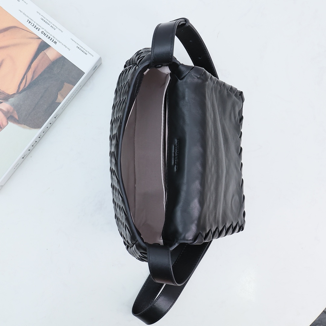 Bottega Veneta Small Cobble Messenger - DesignerGu