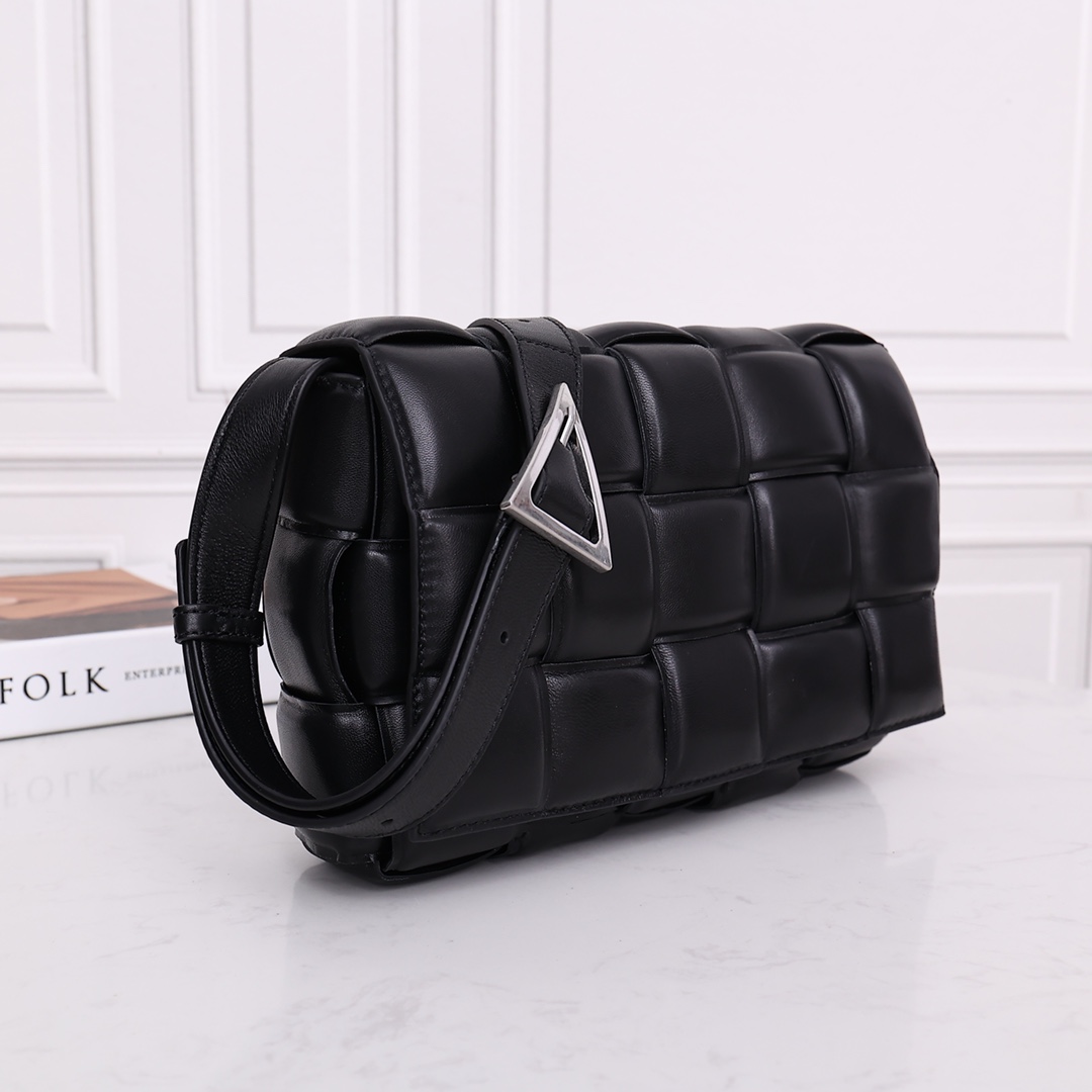 Bottega Veneta Padded Cassette Bag(26*18*8CM) - DesignerGu