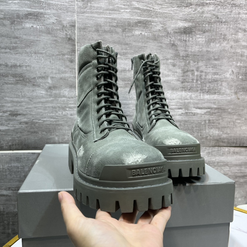 Balenciaga Men's Combat Strike 20mm Boot - DesignerGu