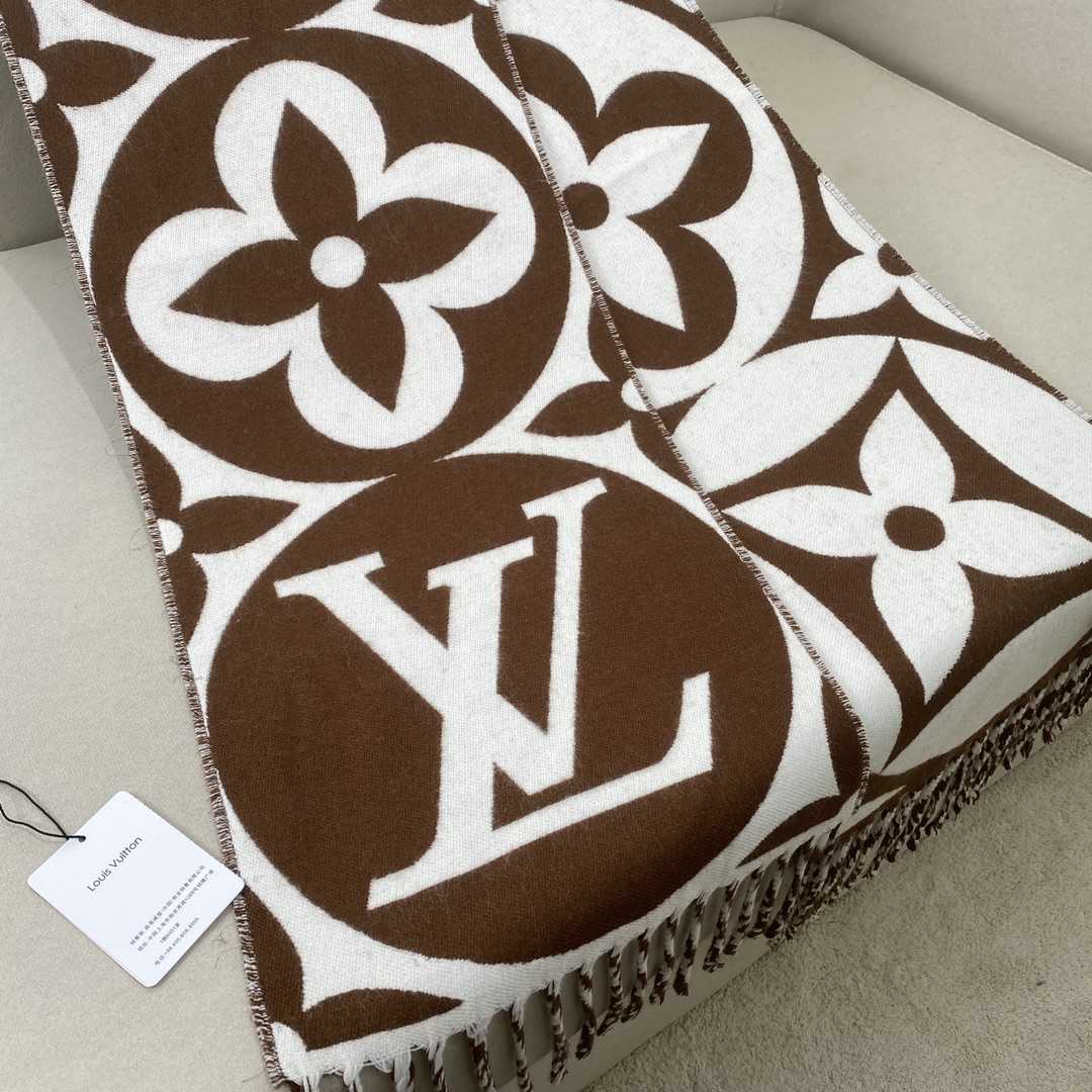 Louis Vuitton LV Medallion Scarf - DesignerGu