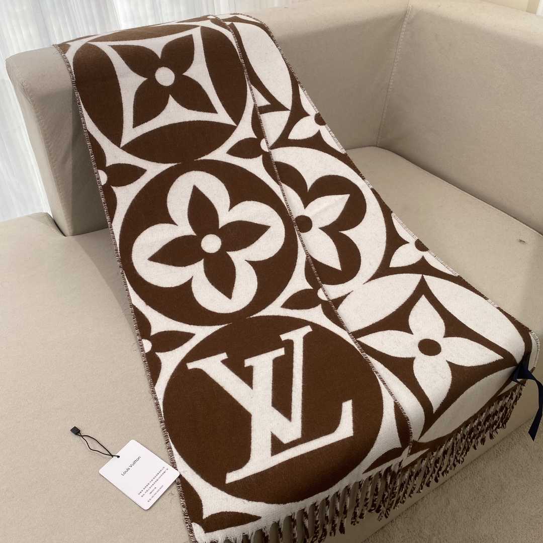 Louis Vuitton LV Medallion Scarf - DesignerGu