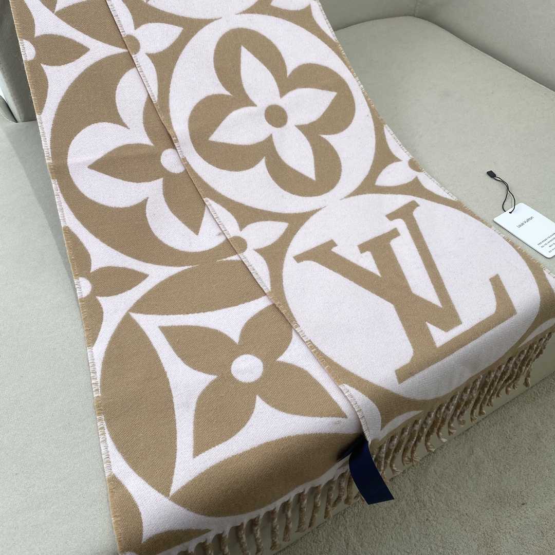 Louis Vuitton LV Medallion Scarf - DesignerGu