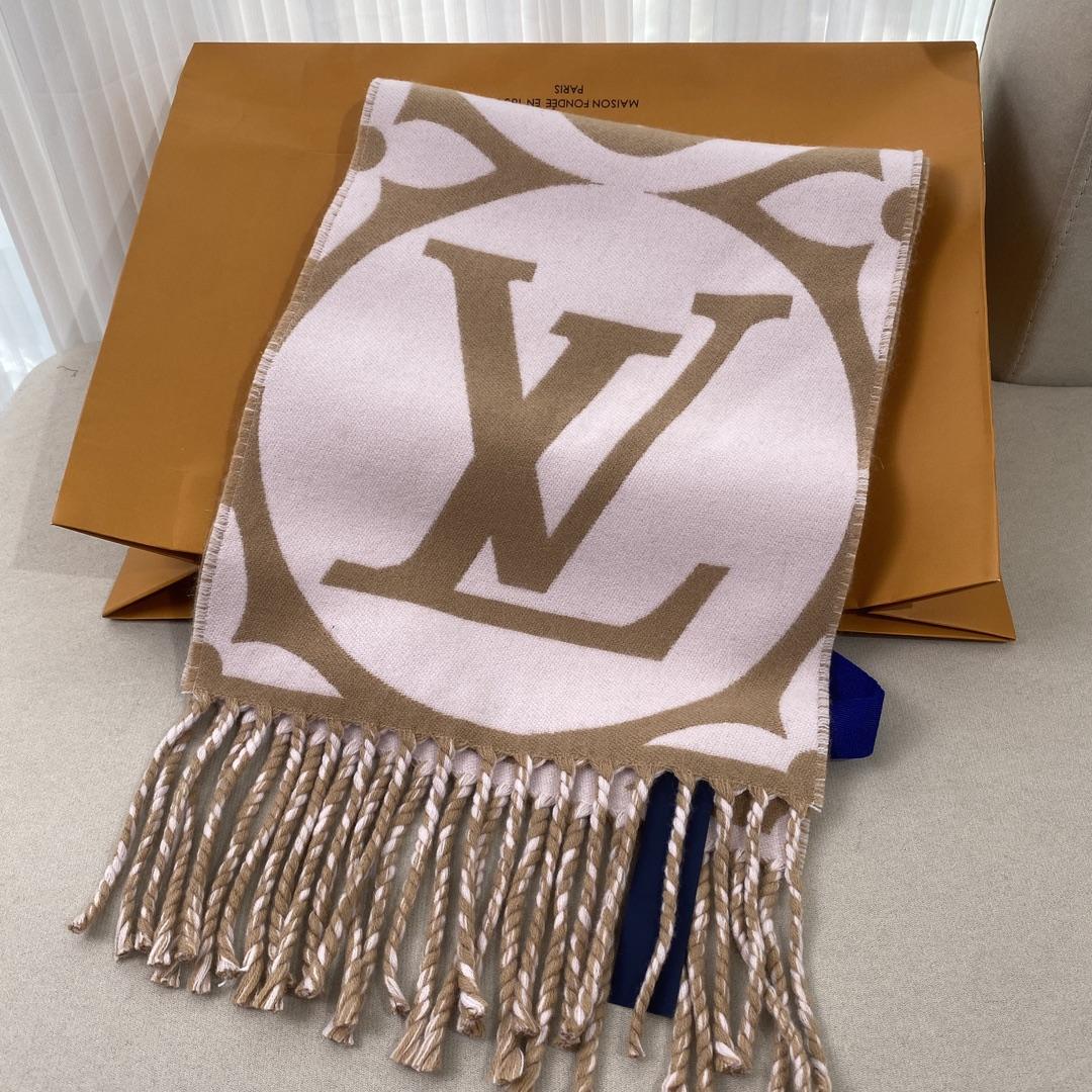 Louis Vuitton LV Medallion Scarf - DesignerGu