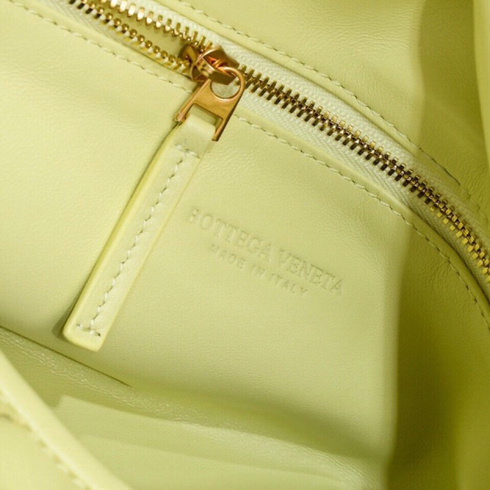 Bottega Veneta Large Hop - DesignerGu