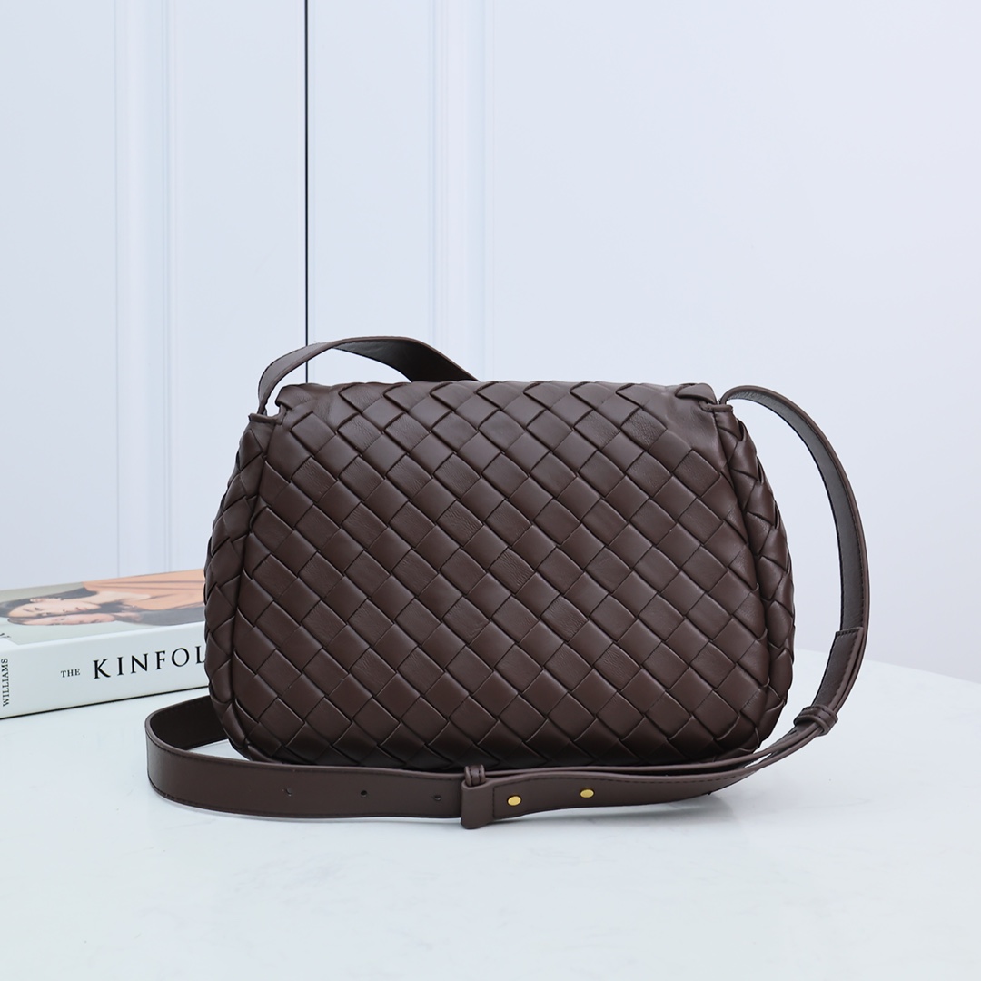 Bottega Veneta Small Cobble Messenger - DesignerGu