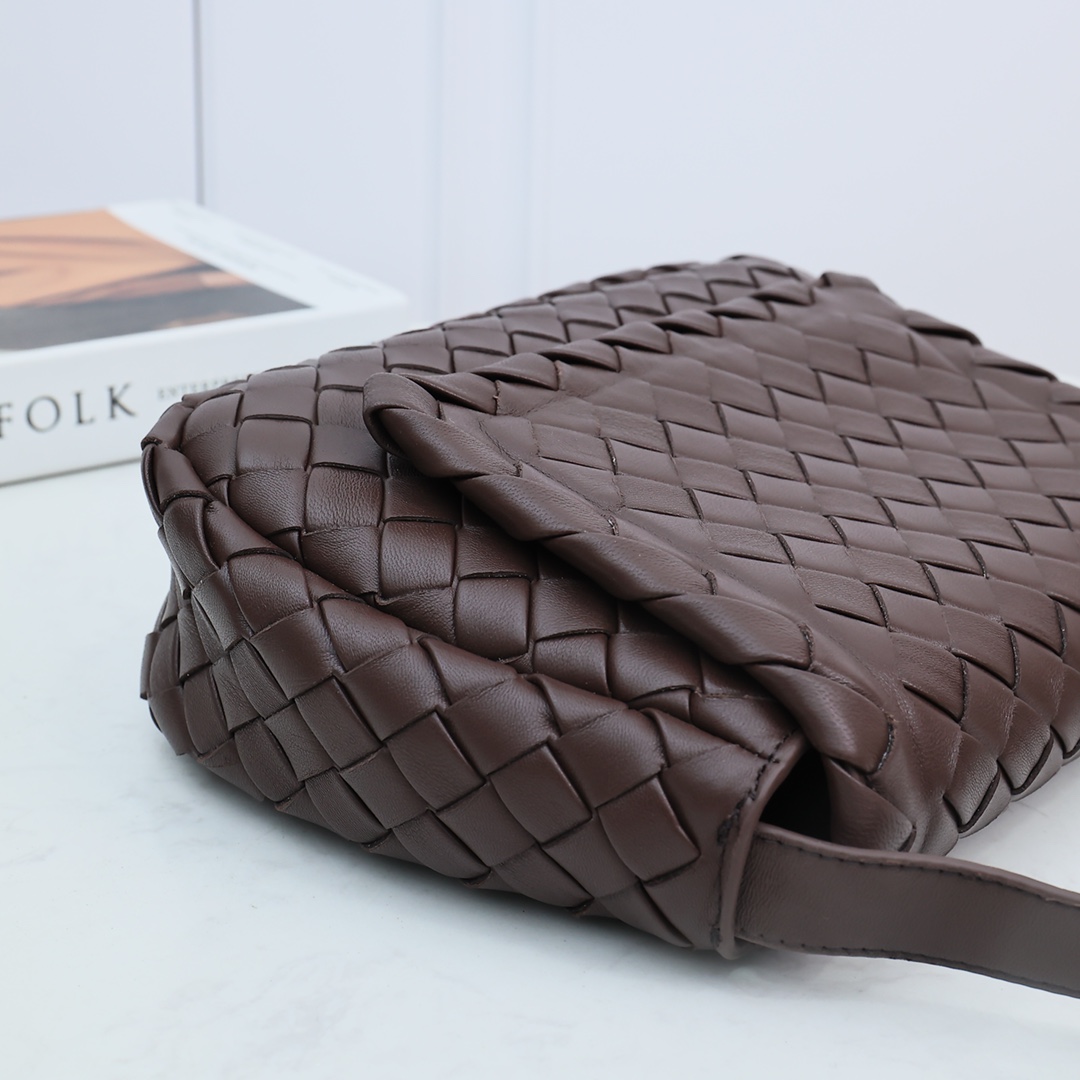 Bottega Veneta Small Cobble Messenger - DesignerGu