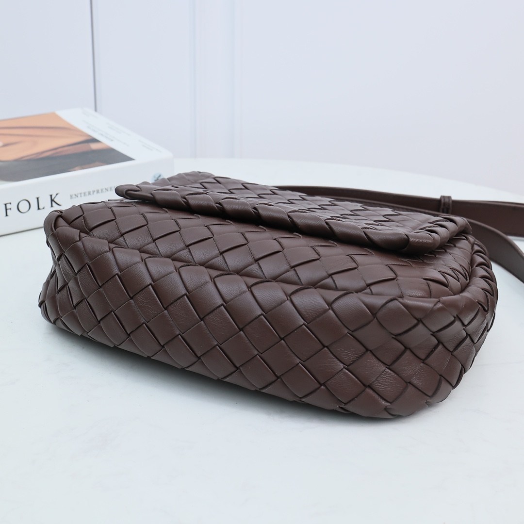 Bottega Veneta Small Cobble Messenger - DesignerGu