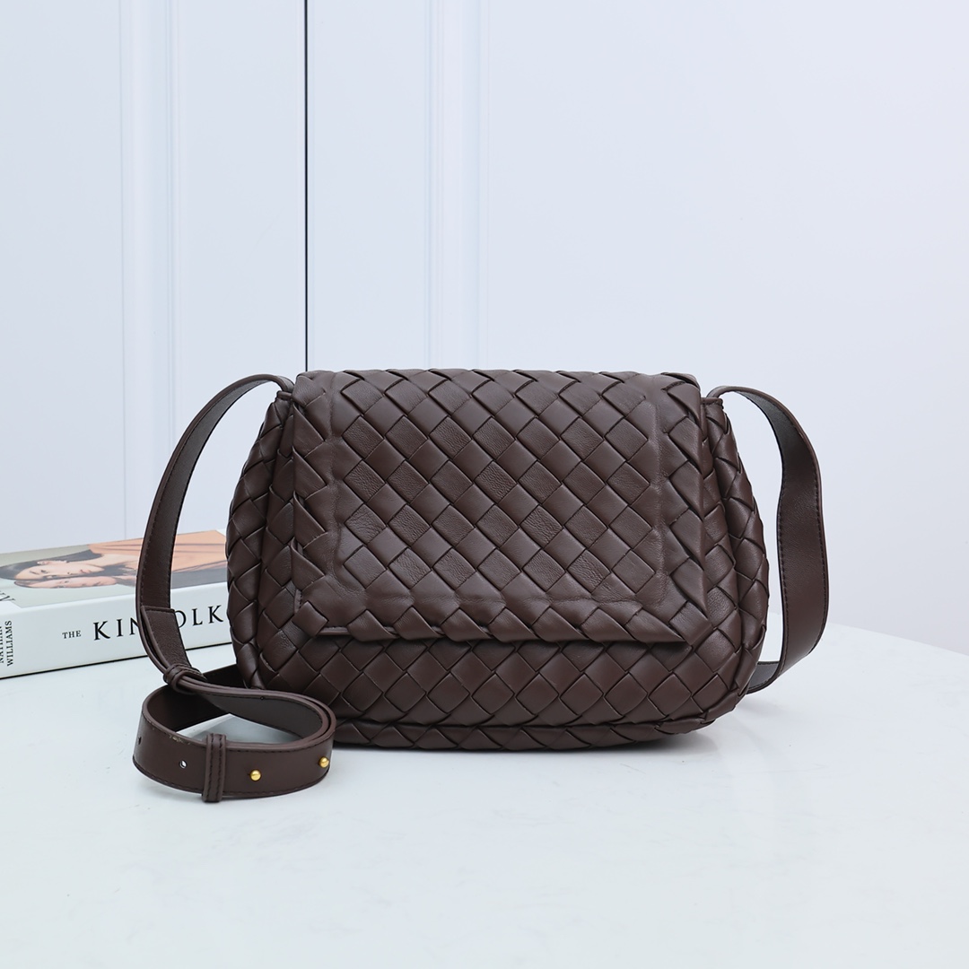 Bottega Veneta Small Cobble Messenger - DesignerGu