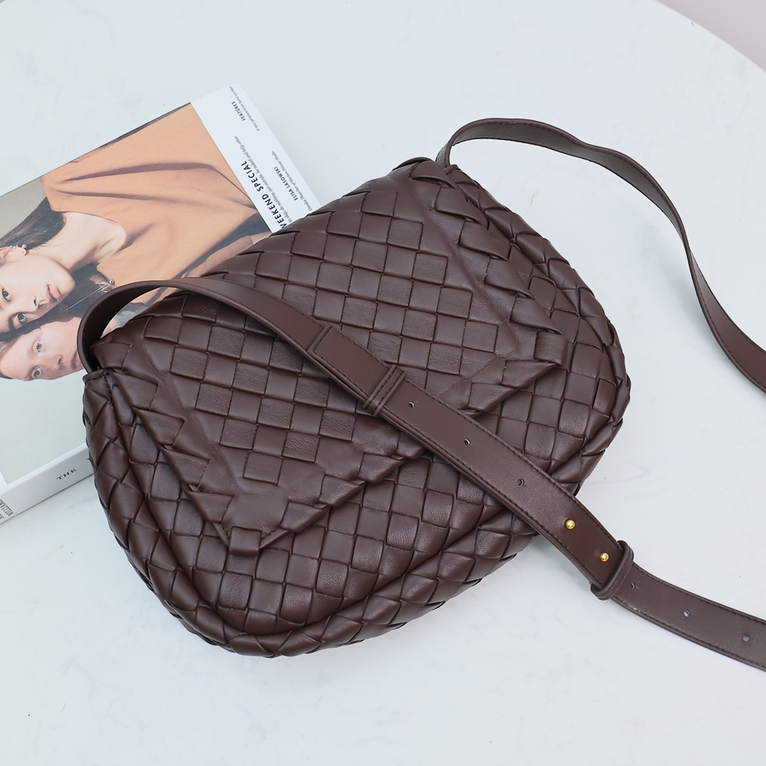 Bottega Veneta Small Cobble Messenger - DesignerGu