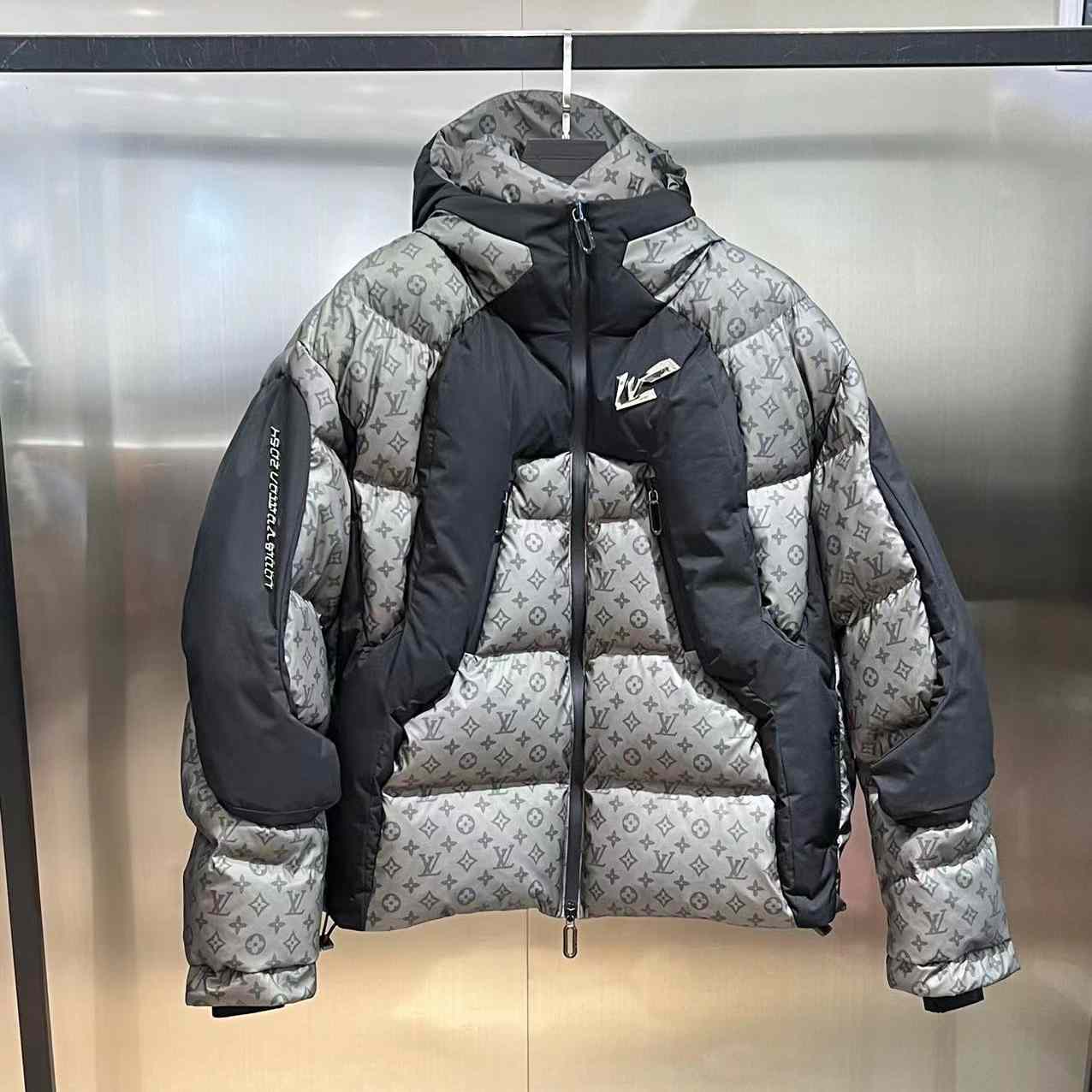 Louis Vuitton 2054 Heat Reactive Puffer - DesignerGu