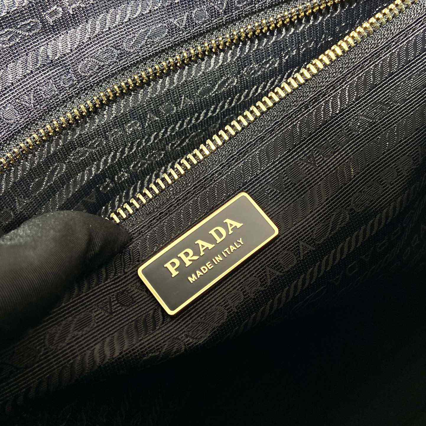 Prada Re-Edition 1995 Chaine Large Re-Nylon Bag - DesignerGu