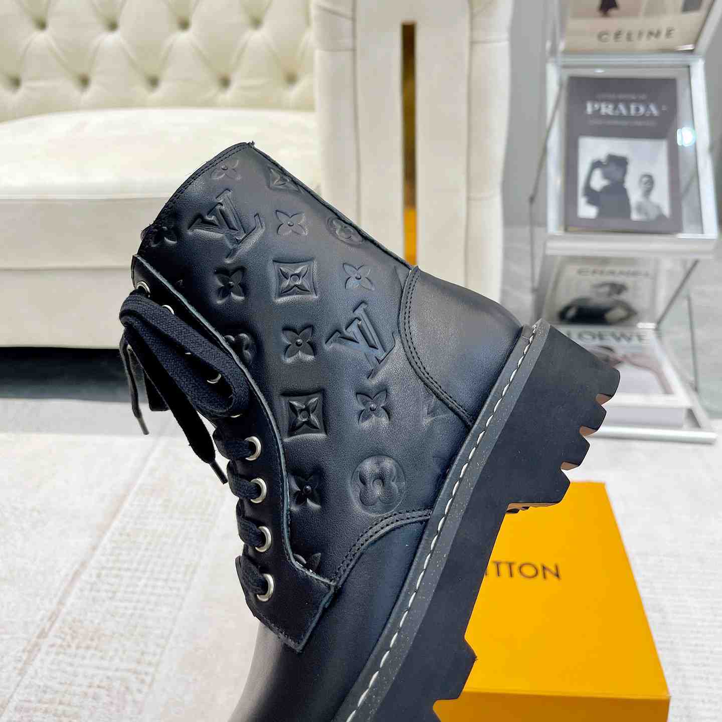 Louis Vuitton Territory Flat Ranger - DesignerGu